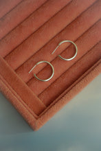 Load image into Gallery viewer, Ryan Hoop Earrings