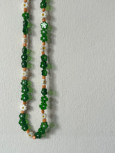 Load image into Gallery viewer, Green Daisy Bead Necklace
