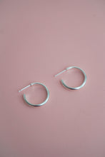 Load image into Gallery viewer, Ryan Hoop Earrings
